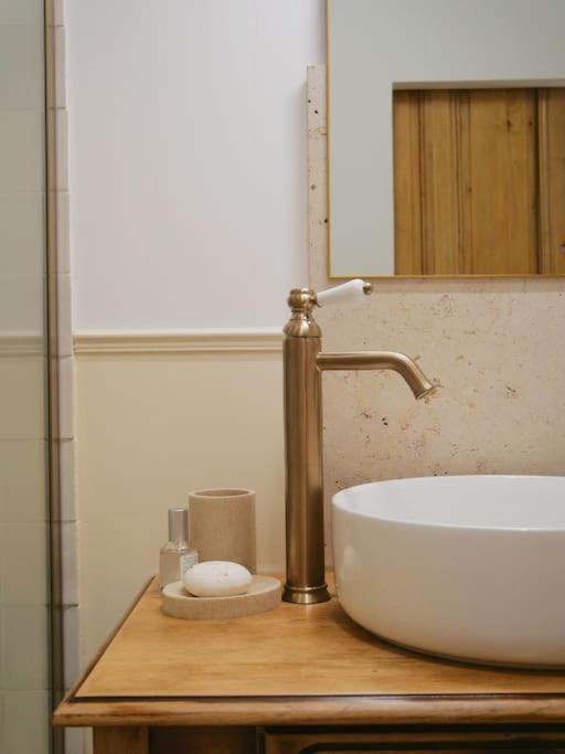 Les Songes D'Augustine Apartamento Aigues-Vives  Exterior foto
